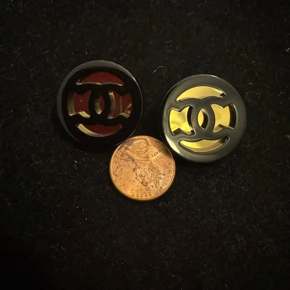 CHANEL Black and Gold Logo Earrings - Picture 9 of 12